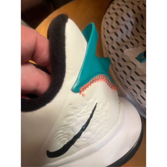 Nike Lebron Witness V Basketball Shoe White Black Jade CQ9380-100 Size 8.5 - Picture 11 of 11